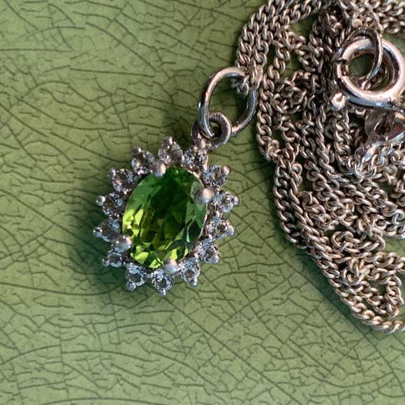 Regal Sterling Silver Pendant Including Petite Chain. - Picture 11 of 14
